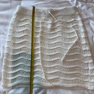 White Knit Wave-Pattern Skirt